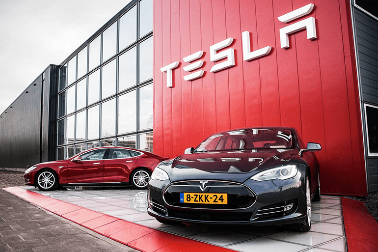Працівникам Tesla викликають таксі замість швидкої та відмовляють у лікуванні