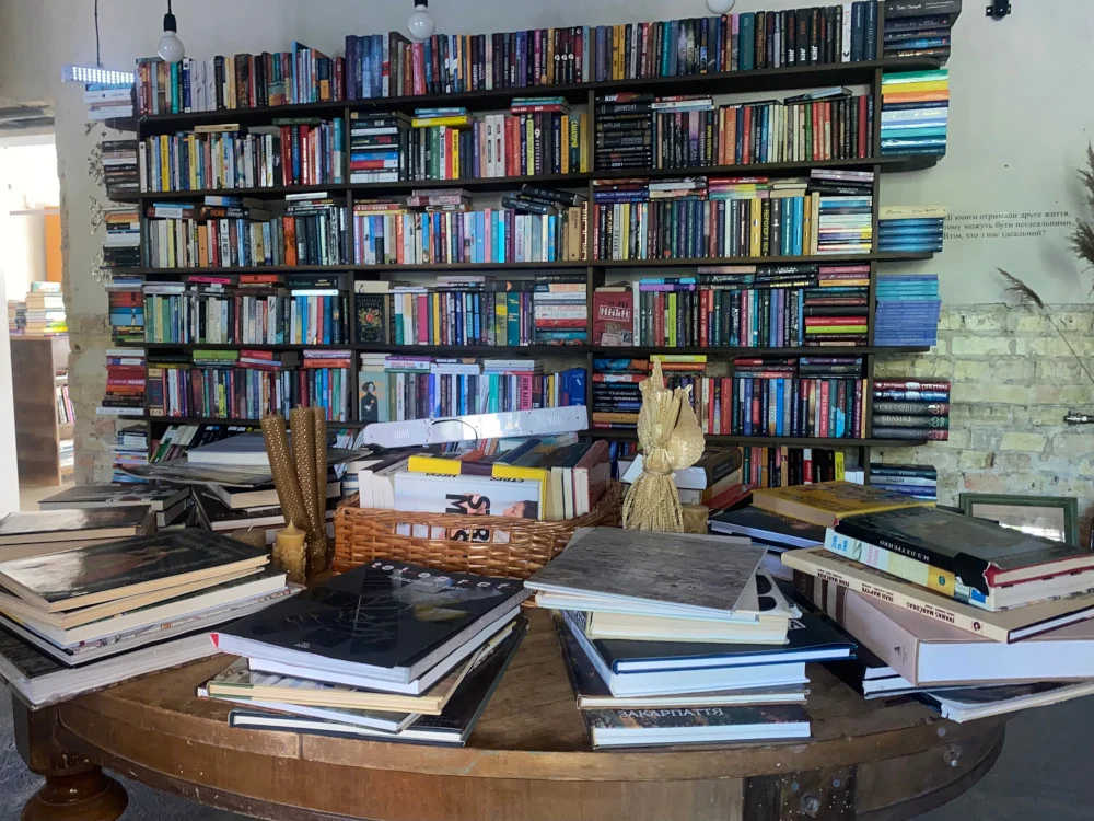 Вживані книги купити у Києві в книгарні Плекай